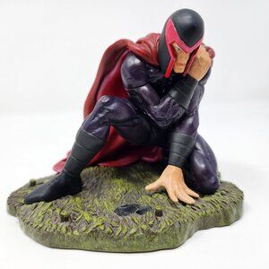 Marvel Comics X-Men Diamond Select Ultimate Wounded Magneto 3.75" Statue Figure